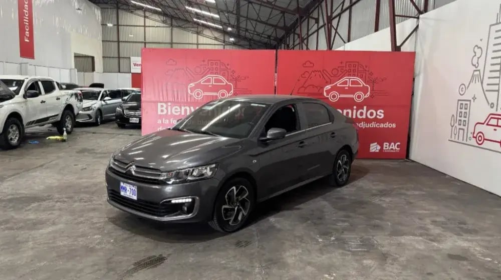 Citroën C-Elysee 2022 (placa MMR700), automático, de 1.587 c.c.