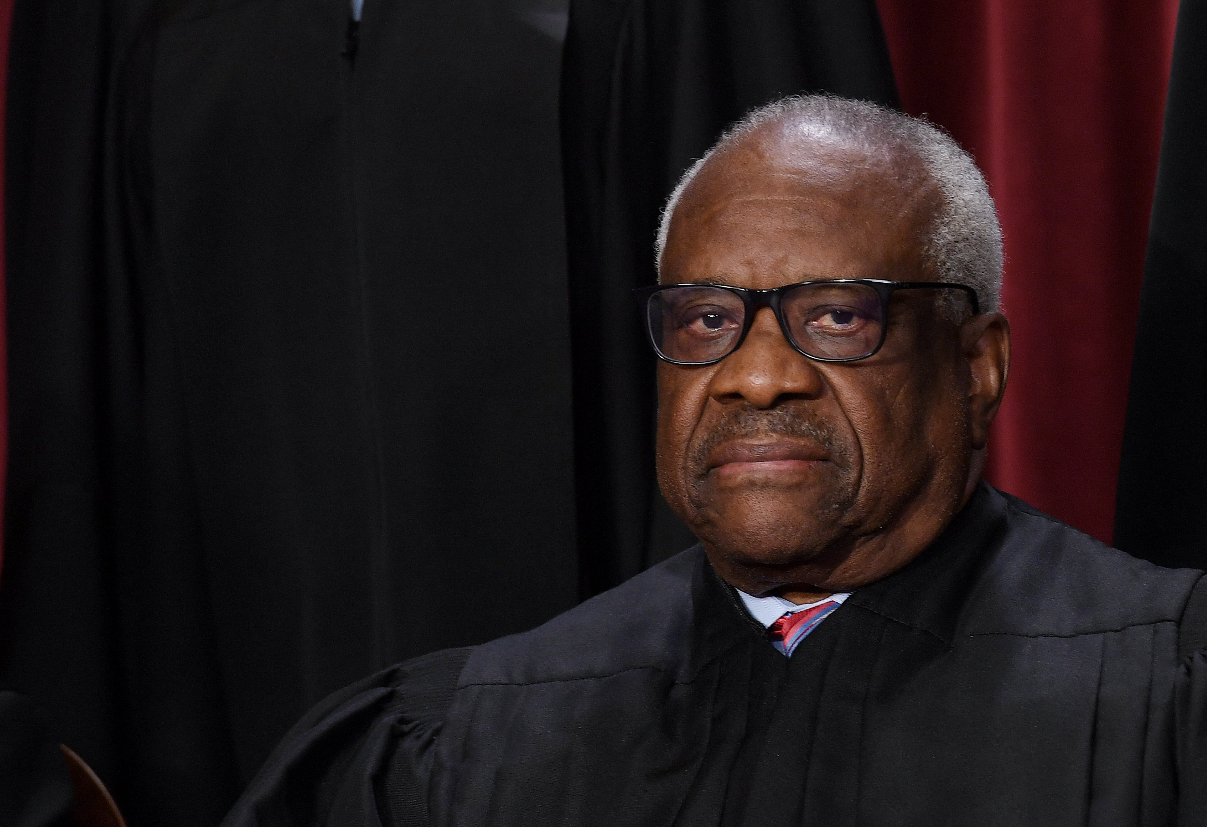 Clarence Thomas. Juez de Corte Suprema de EEUU aceptó regalos de un millonario, revela medio. AFP