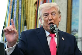 Una corte de apelaciones de EEUU suspende la ilegalización del arancel global del 10% de Trump
