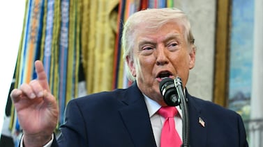 Una corte de apelaciones de EEUU suspende la ilegalización del arancel global del 10% de Trump
