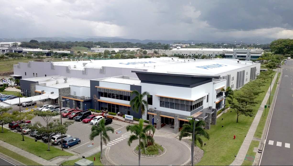 Empresa estadounidense contratará 300 personas, adicionales a los 410 colaboradores incorporados desde marzo. Actualmente cuentan con 2.850 trabajadores en total. Foto: Cortesía Philips.