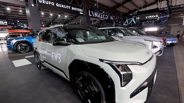 Giro inesperado: China intenta frenar la ‘competencia irracional’ en la guerra por precios bajos de los autos eléctricos