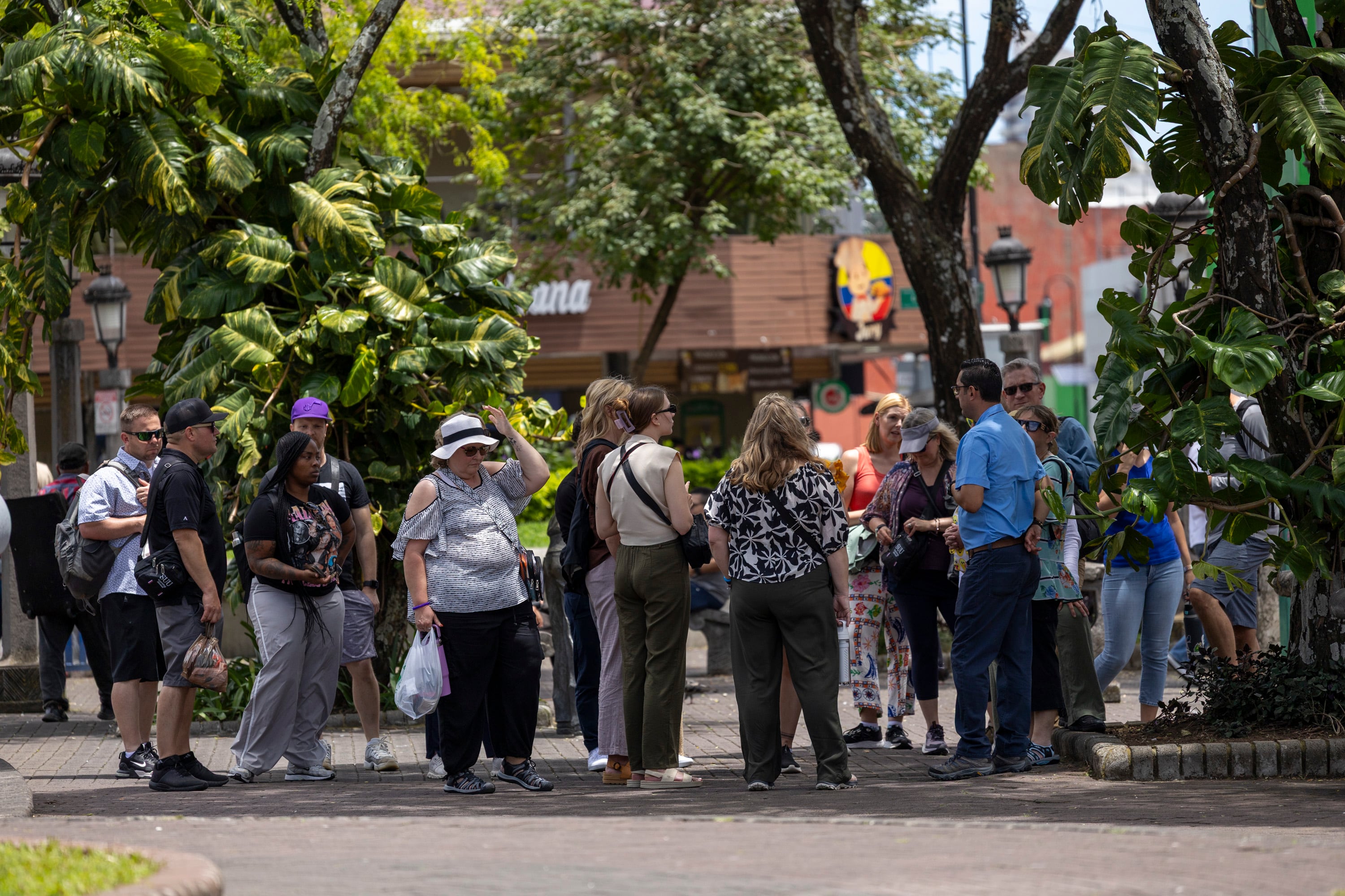 30/05/2025, San José, recorrido por el centro de San José, es un tour realizado por una agencia llamada La Compañía de Alejandro Mora, que le hizo el recorrido a sus clentes Xenia Sancho y Madelaine Toyloy.