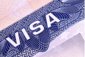 ¿Puede afectar mi visa a Estados Unidos tener un familiar en condición migratoria irregular? Esto responde la Embajada