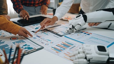 El giro del empleo en Costa Rica: Cómo la inteligencia artificial transforma los centros de servicios