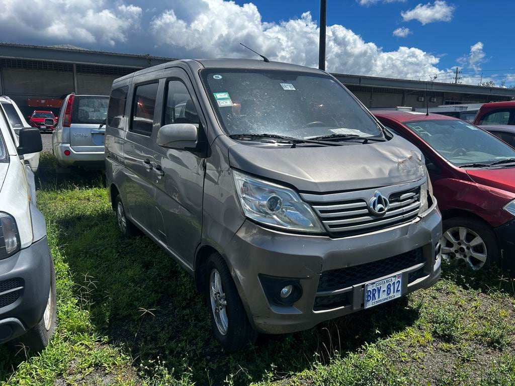 El Changan Star 3 modelo 2018 es un microbús con motor de gasolina de 1.300 cc y transmisión manual. El BCR lo ofrece por ₡3.450.000.