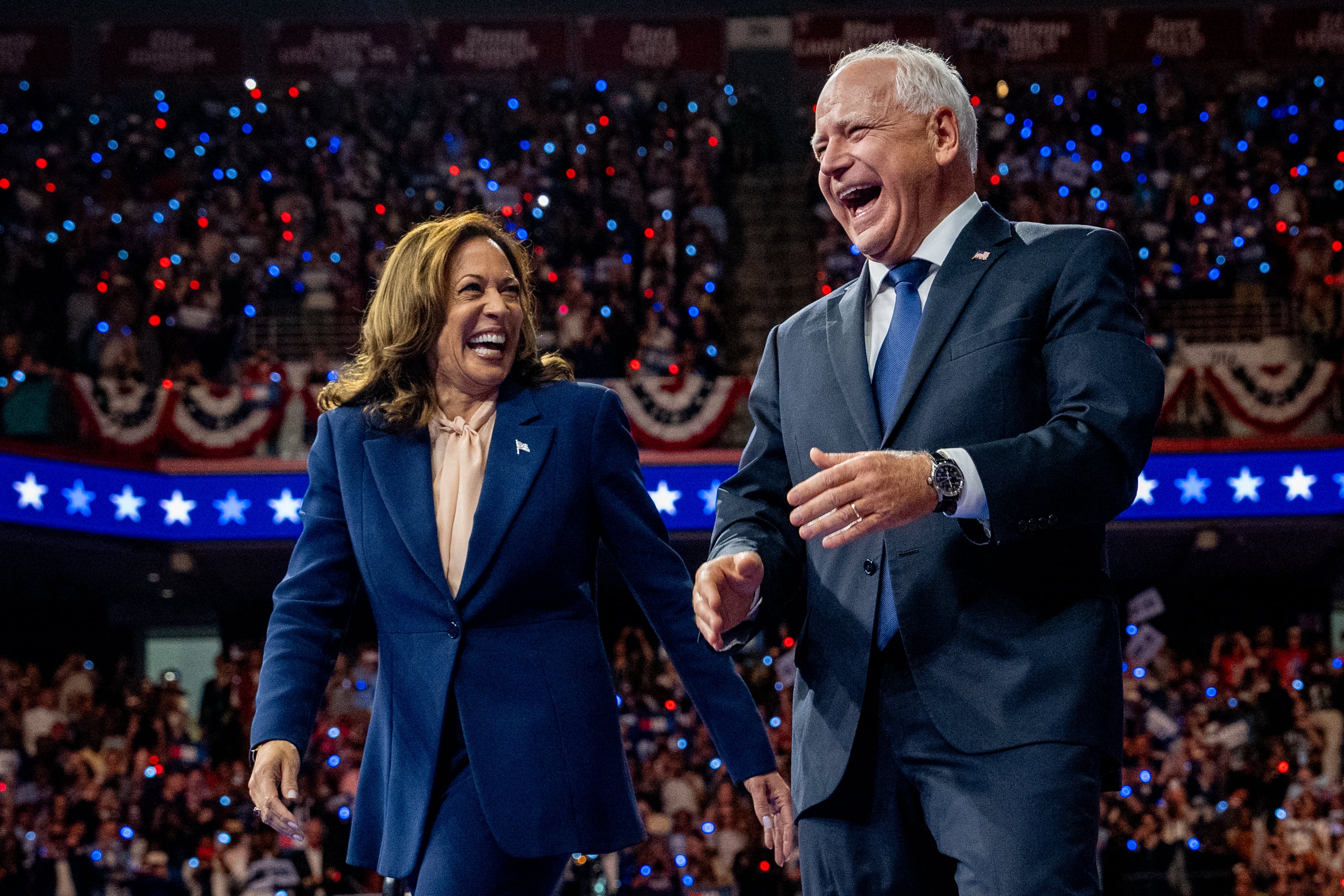 Kamala Harris y Tim Walz emocionan a los demócratas en Pensilvania con energía renovada, encuestas favorables y un mensaje de inclusión y esperanza.
