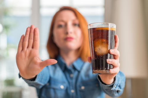 El consumo de bebidas azucaradas disminuye drásticamente en Chile gracias a su nueva legislación alimentaria