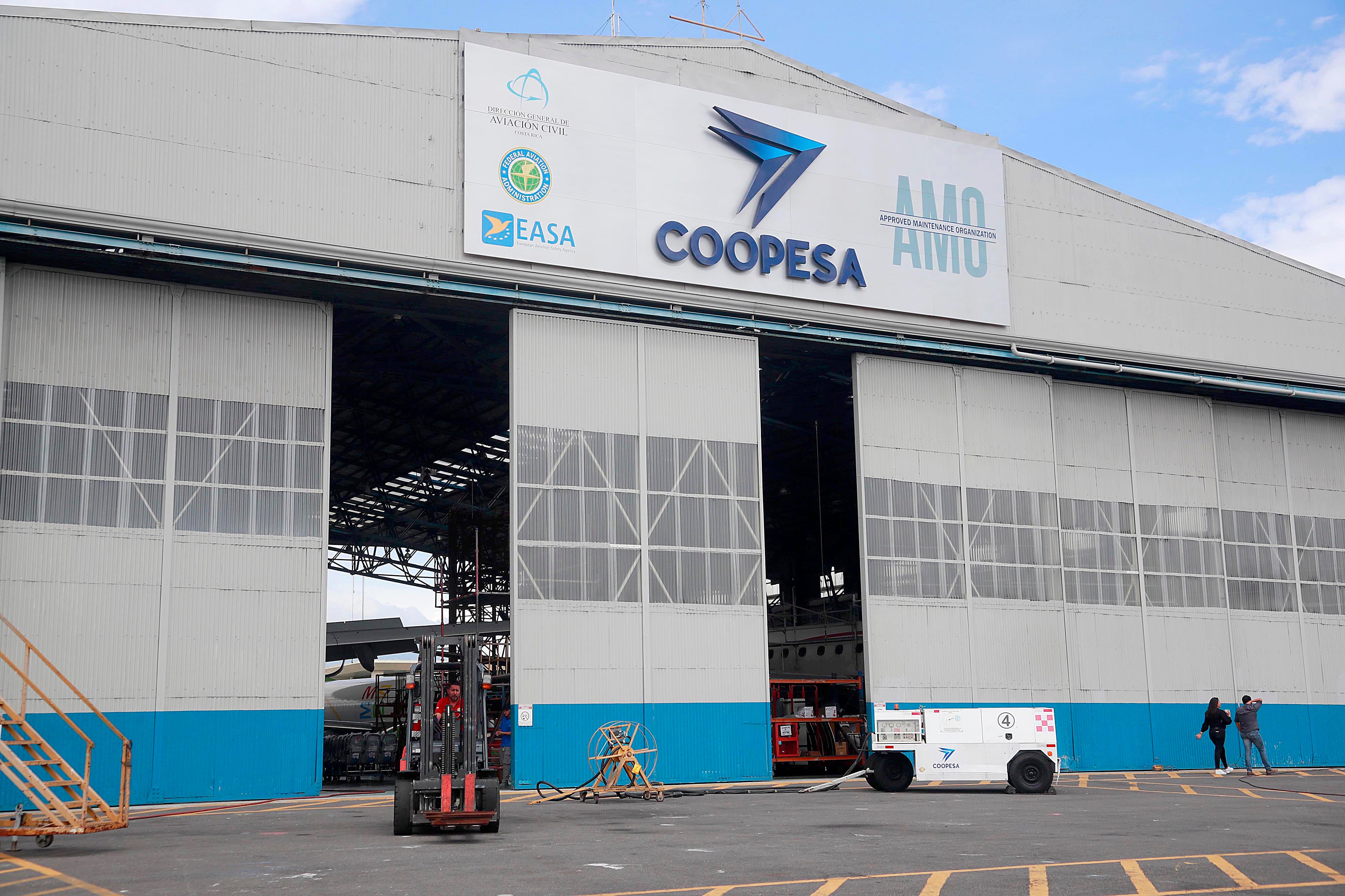07/11/2023 Alajuela. Recorrido por las instalaciones de la Cooperativa de Servicios Agroindustriales (Coopesa), dedicada a la reparación y el mantenimiento de aeronaves en el Aeropuerto Internacional Juan Santamaría.
