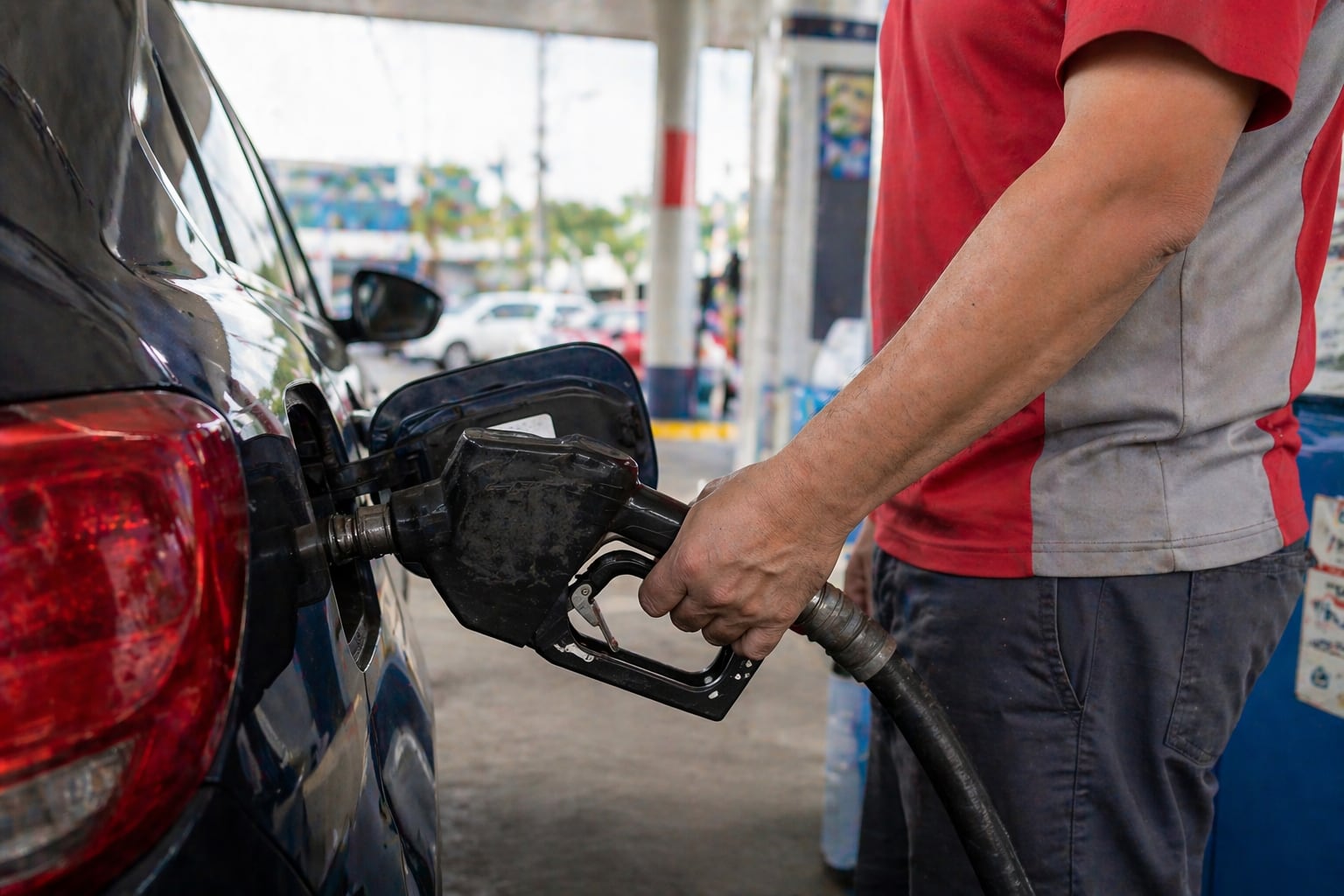 El cálculo tarifario responde a los costos de adquisición internacional de combustibles que se incrementaron como resultado del encarecimiento del petróleo y de los productos refinados en el mercado global.