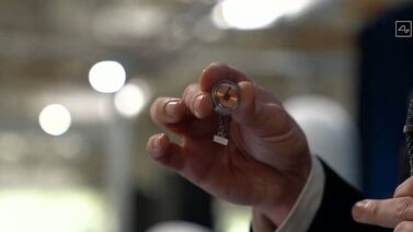 Empresa de Elon Musk logra que paciente con chip en el cerebro juegue ajedrez con la mente