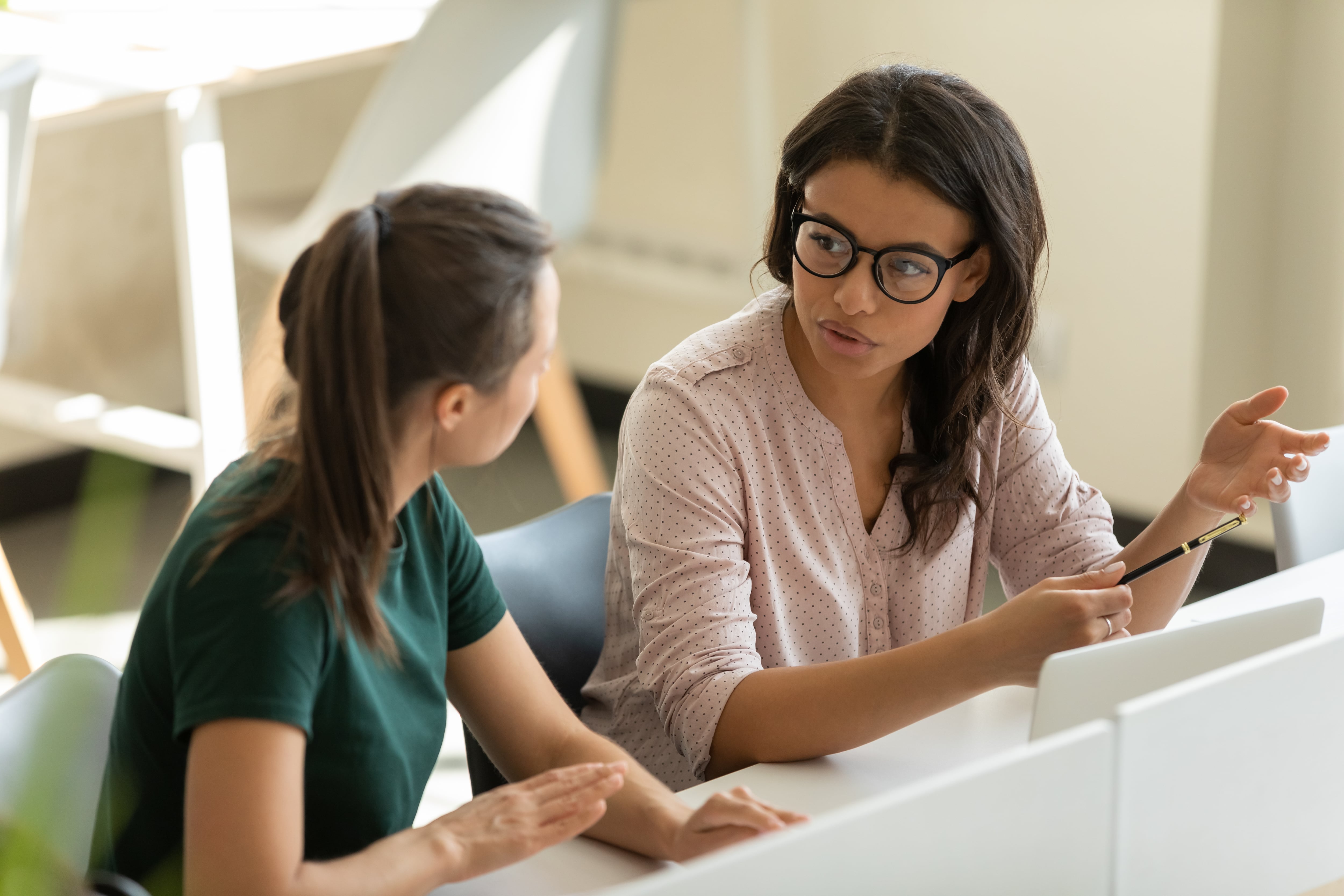 En la actualidad, muchas personas buscan una nueva oportunidad laboral, ya sea porque se encuentran desempleadas o porque simplemente desean cambiar de empleo.