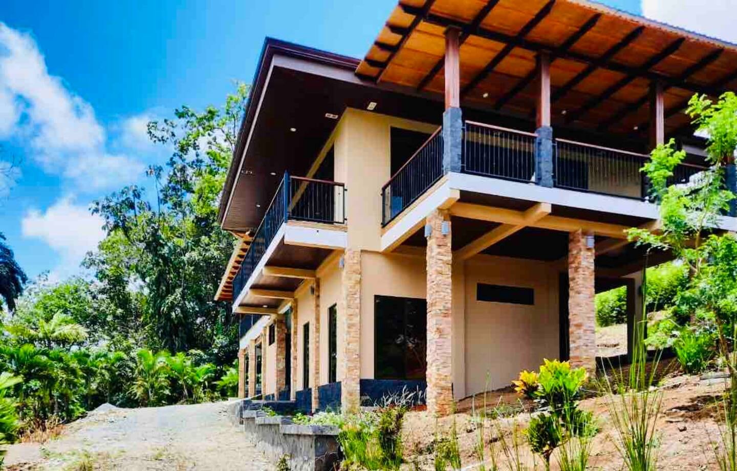 Casa en Tres Equis. Lista de los Airbnb más caros de la provincia de Cartago.