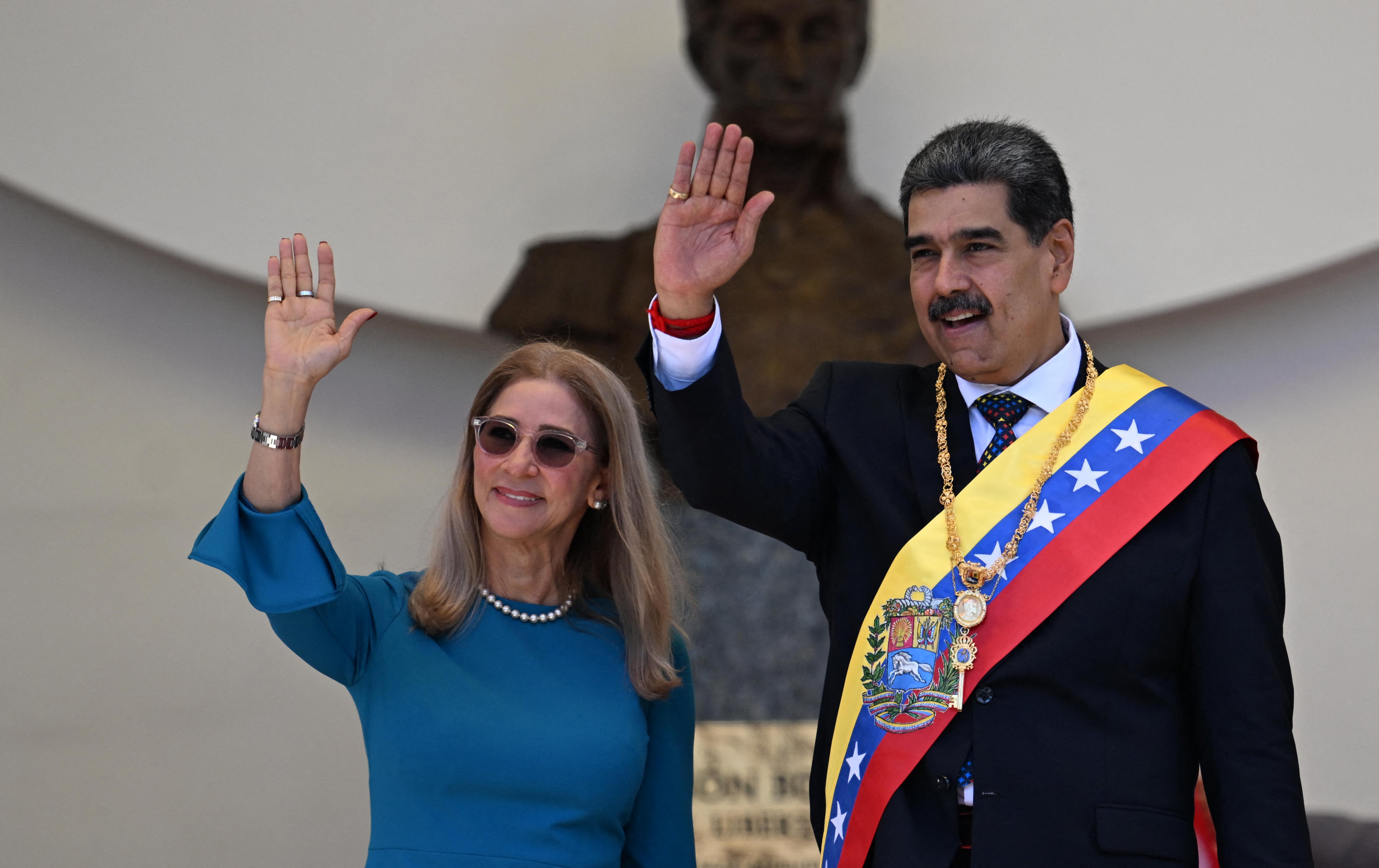 El presidente de Venezuela, Nicolás Maduro, y su esposa, Cilia Flores, tras prestar juramento durante la investidura presidencial en Caracas el 10 de enero de 2025. Fotografía: