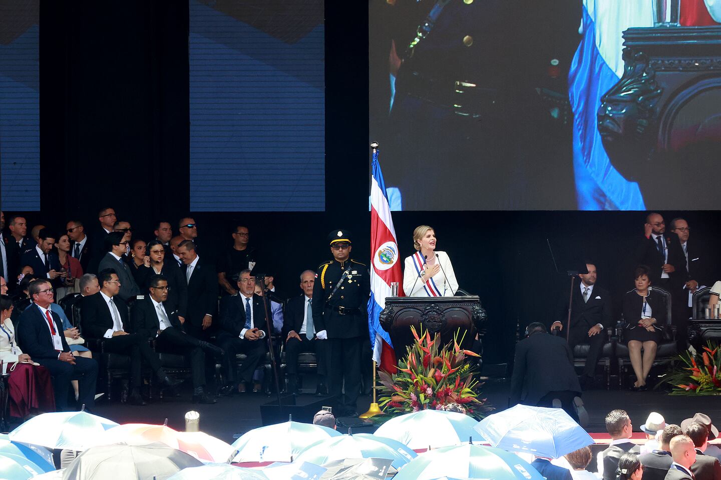 Crónica del traspaso de poderes: Entre abucheos y ovaciones, el chavismo jugó de local