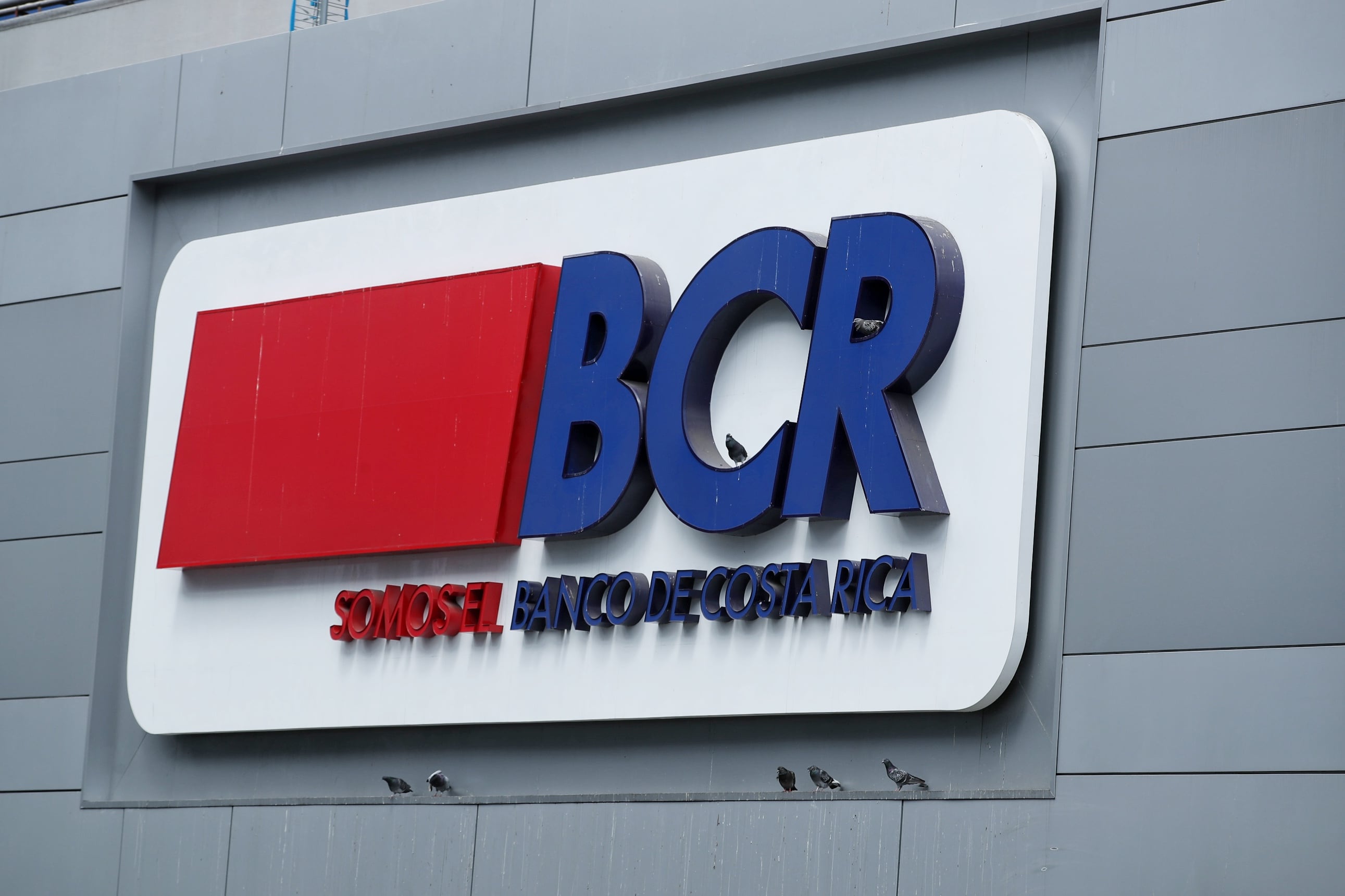 13/02/2024/ recorrido por bancos. Diferentes ángulos de sus fachadas / en la imagen BCR en San José centro / Foto John Durán