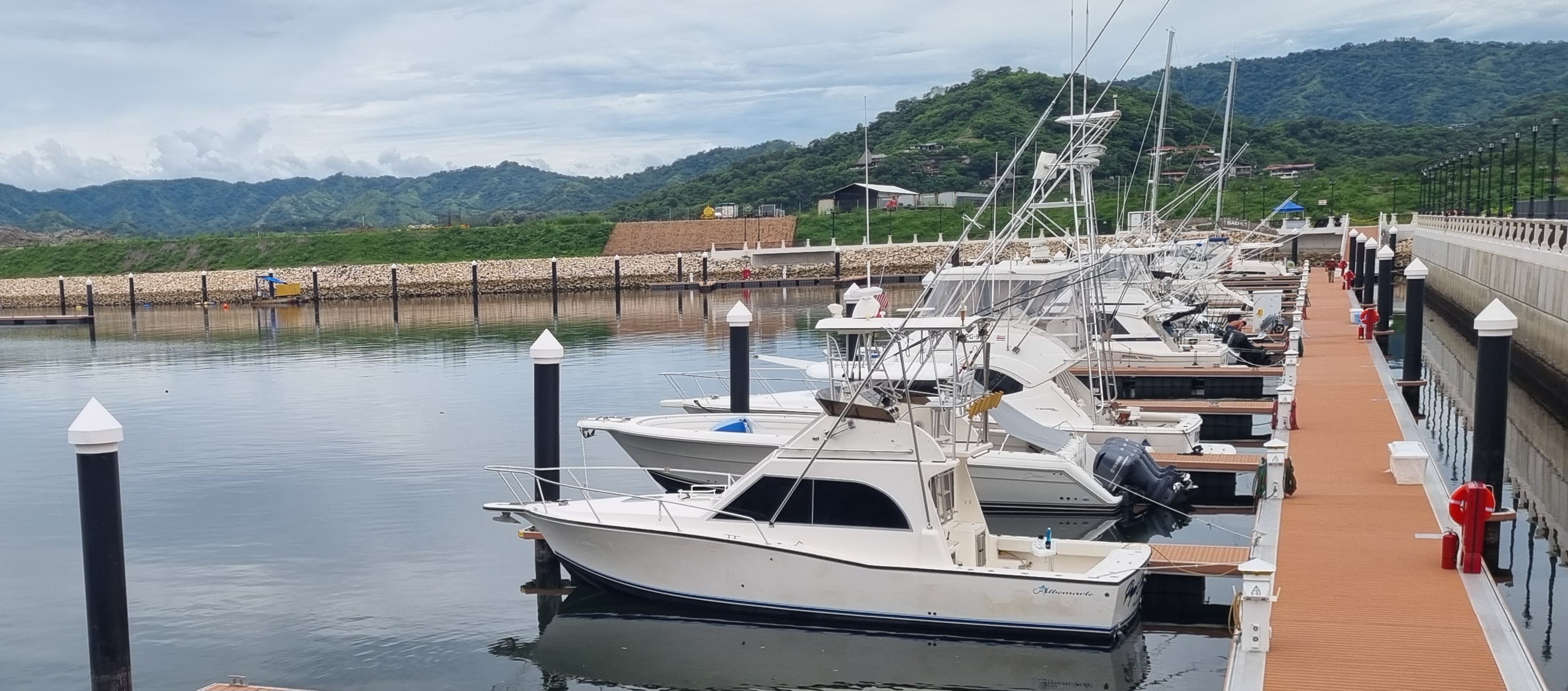 Muelles o puestos de atraque en la Marina de Flamingo