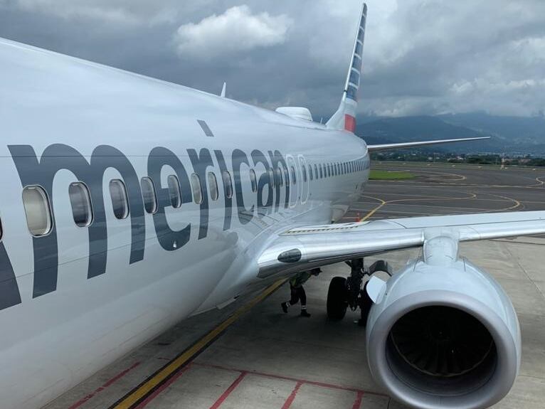 Al mediodía de este miércoles 9 de setiembre aterrizó la aeronave Boeing 737-800 de American Airlines en el aeropuerto Juan Santamaría. La aeronave llegó desde Dallas y significó el reinicio de su operación al país, desde que suspendieron sus frecuencias por la pandemia en marzo pasado. Foto: Cortesía American Airlines.