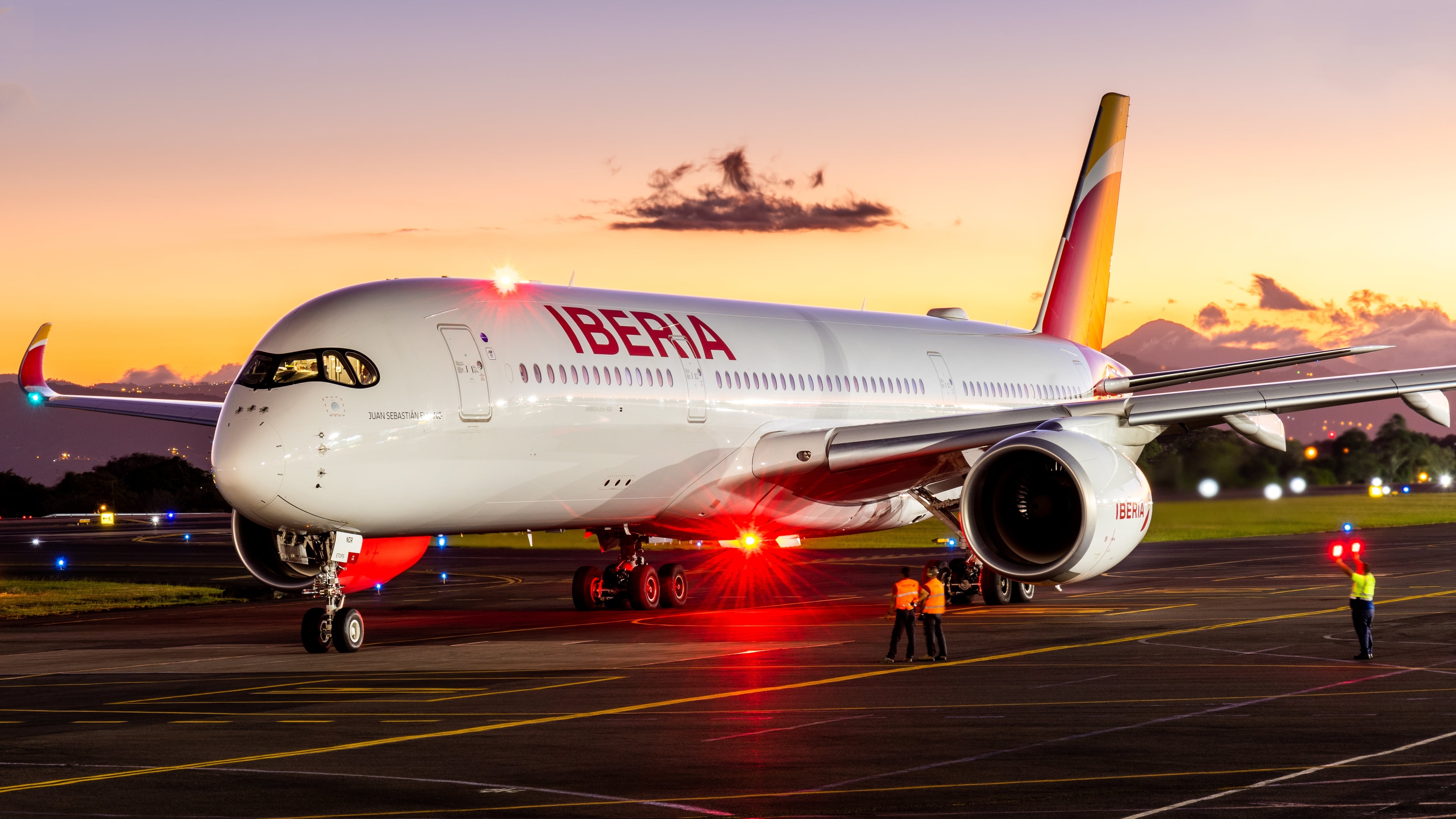 Avión de Iberia en el AIJS