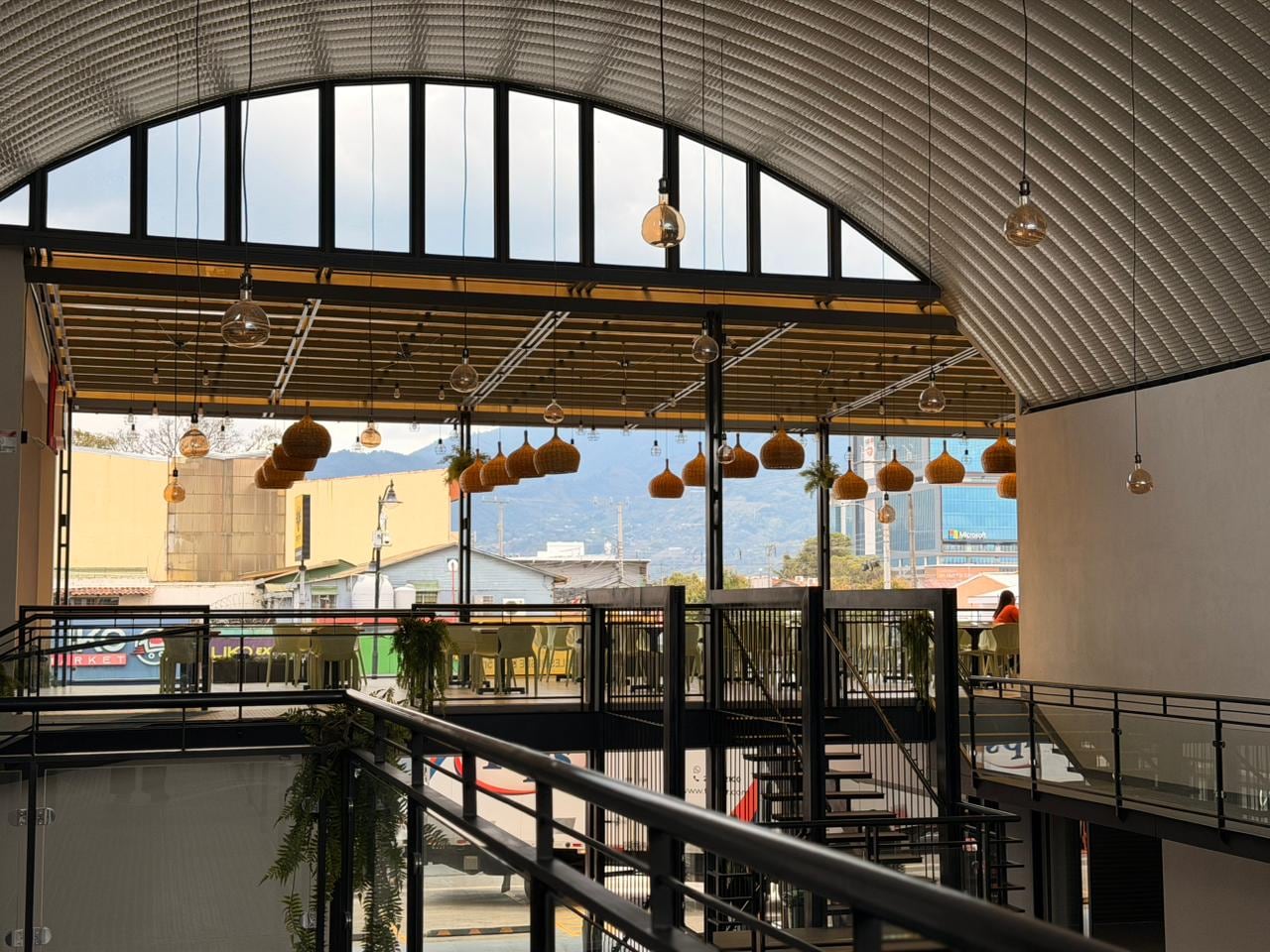 Así se ve el segundo piso de la Gran Vía Plaza Comercial.