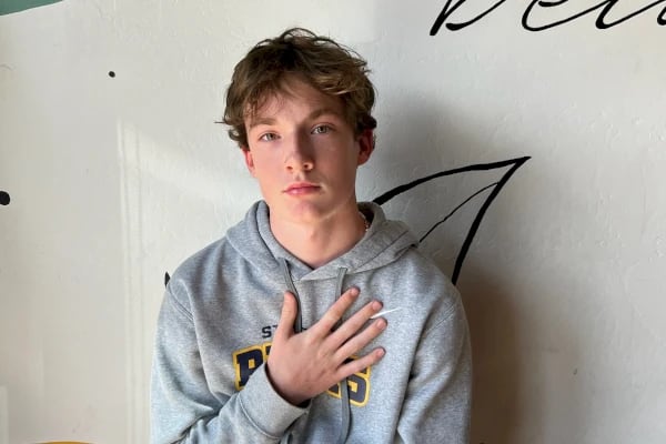 ChatGPT de OpenAI implementará controles parentales tras el suicidio de un adolescente.