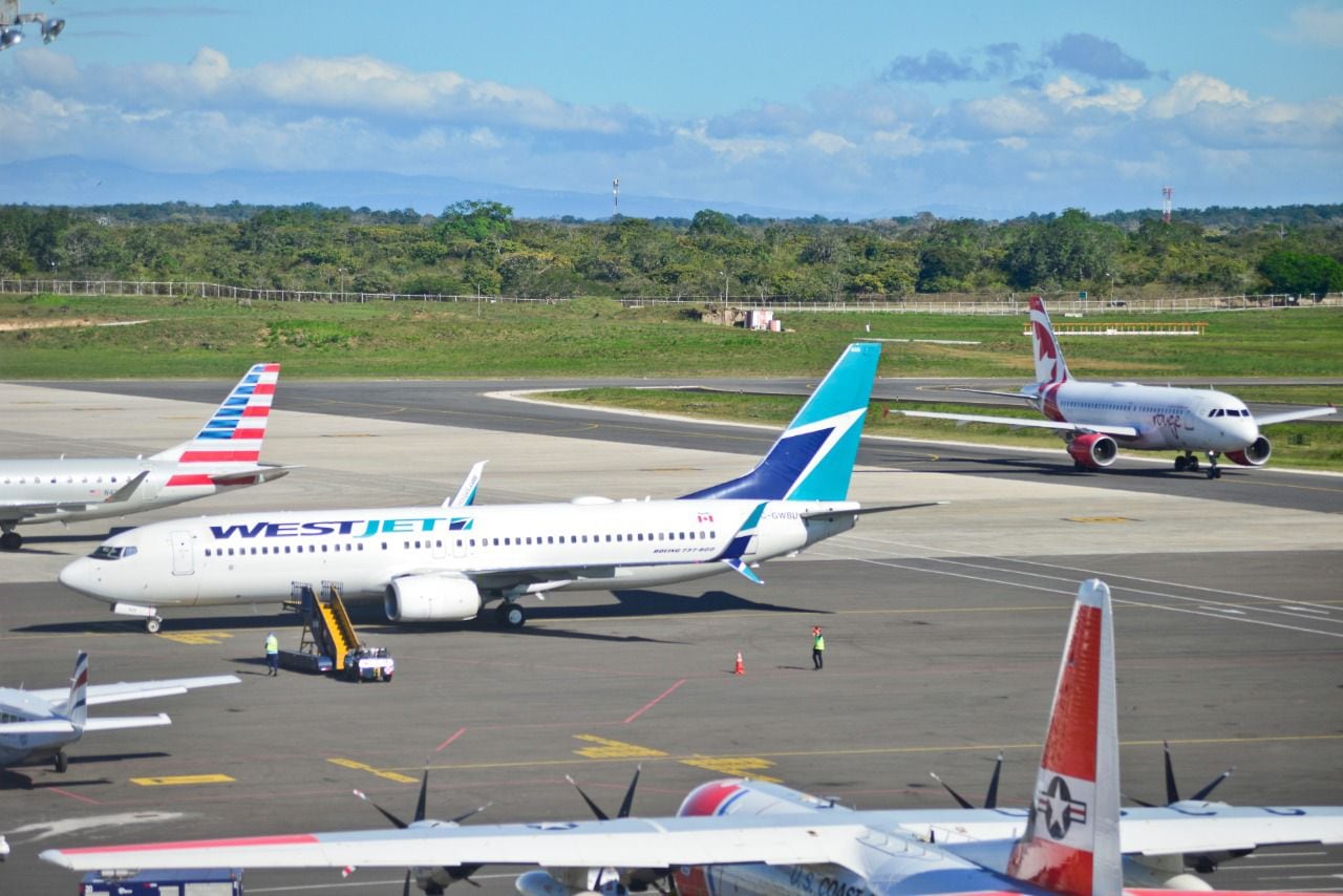 Cuatro aerolíneas canadienses retomarán sus vuelos a Costa Rica a partir del próximo 2 de octubre. Entre las empresas están WestJet.