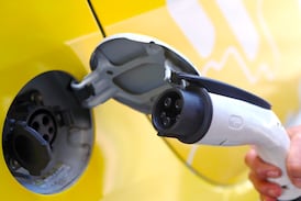Guía para comprar un carro eléctrico usado: factores clave en batería, garantía y repuestos
