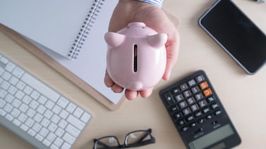 Ahorros se mantienen a la vista y crecen lentamente en medio de incertidumbre por acuerdo con el FMI y aumento de casos de COVID-19