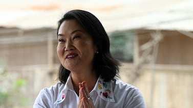 Keiko Fujimori gana la presidencia de Perú por estrecho margen tras un reñido escrutinio final