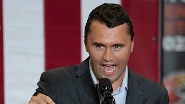 La “canción de Adele” que nunca existió: cómo la IA la hizo cantar un polémico homenaje a Charlie Kirk sin su permiso y engañó a miles