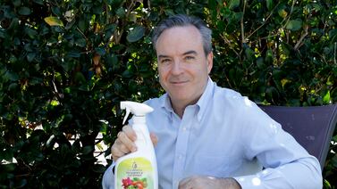 Crearon un producto para la protección de la piel basado en micropartículas de plata y descubrieron que sirve contra las plagas de las plantas