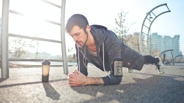 Hablarle a Pedro para que entienda Juan: ¿por qué su espalda requiere trabajo abdominal?