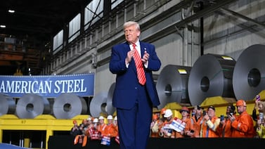 Más aranceles: Trump avisa que duplicará la tarifa para el acero y el aluminio