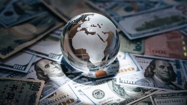 Previsiones de los economistas han tambaleado por las recurrentes crisis globales