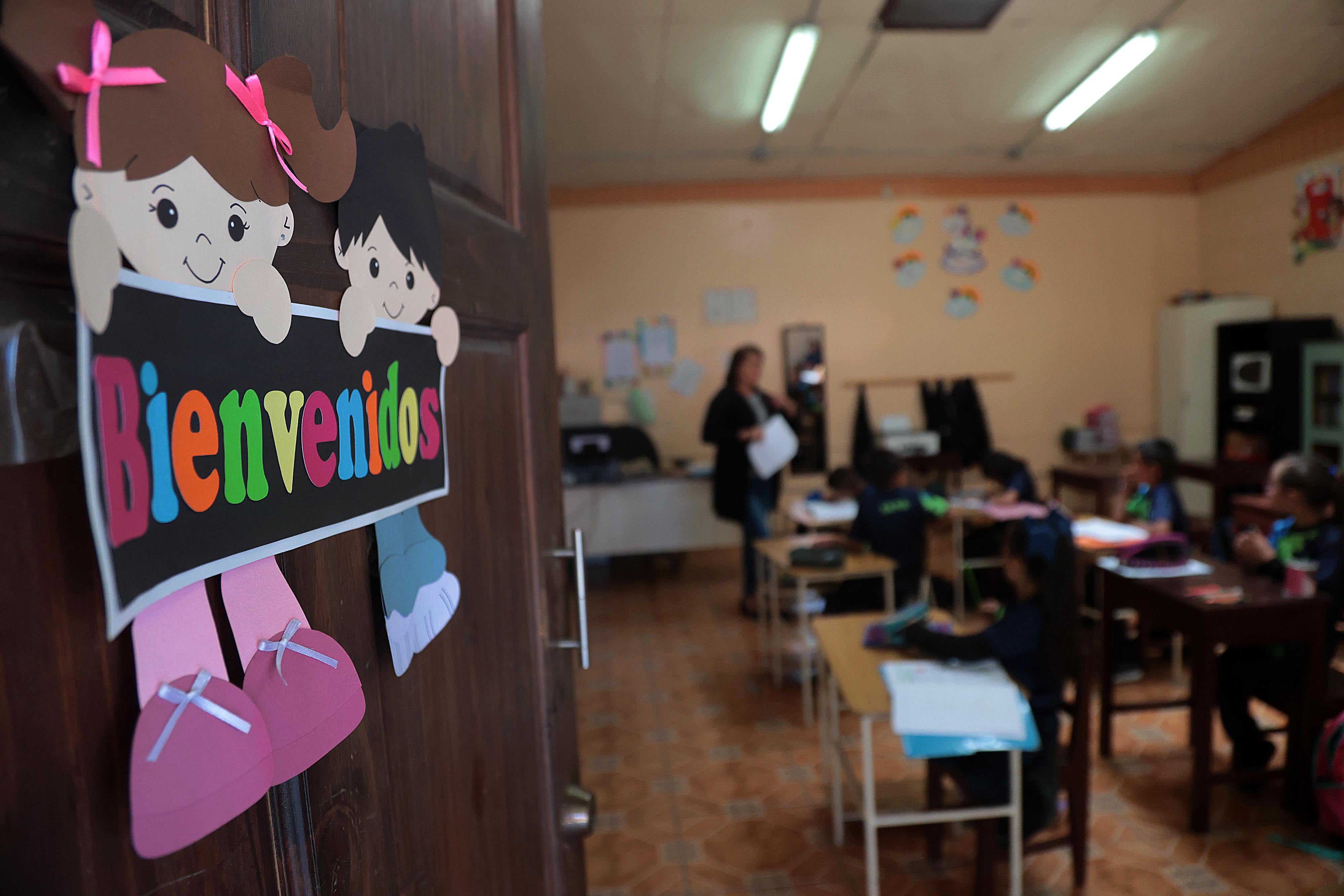 18/04/2024 San Juan de Chicuá. Fotografías conceptuales de maestros y estudiantes escolares en la Escuela Emilio Robert Brouca. Foto: Rafael Pacheco Granados