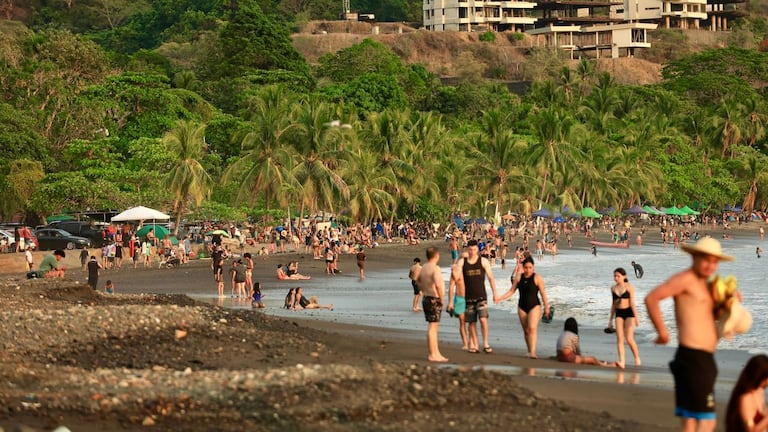 ¿Qué pasa en Jacó? KFC, McDonald’s, Fresh Market y otras marcas llegan a un lugar que ya no vive solo del turismo