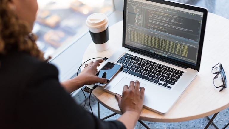 El sector de software vive un cambio radical con la IA: así transforma a las desarrolladoras y facilita la fundación de ‘startups’ en Costa Rica