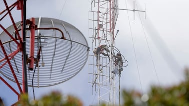Desde ilegalidad hasta favorecimiento hacia los grandes capitales: las 12 objeciones de las radios y televisoras contra la subasta de frecuencias de Sutel