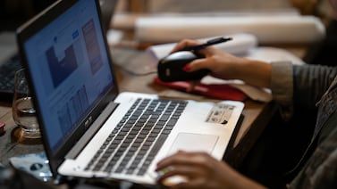 Desempleo cae en Costa Rica, pero el mercado laboral deja a la mitad de las mujeres sin opciones de trabajo