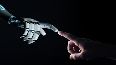 Científicos japoneses crean robot sonriente con piel "viva"