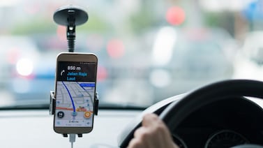 ¿Puede un conductor de Uber, Didi o inDrive obligarme a viajar en el asiento del acompañante? Le explicamos si estas y otras solicitudes son válidas