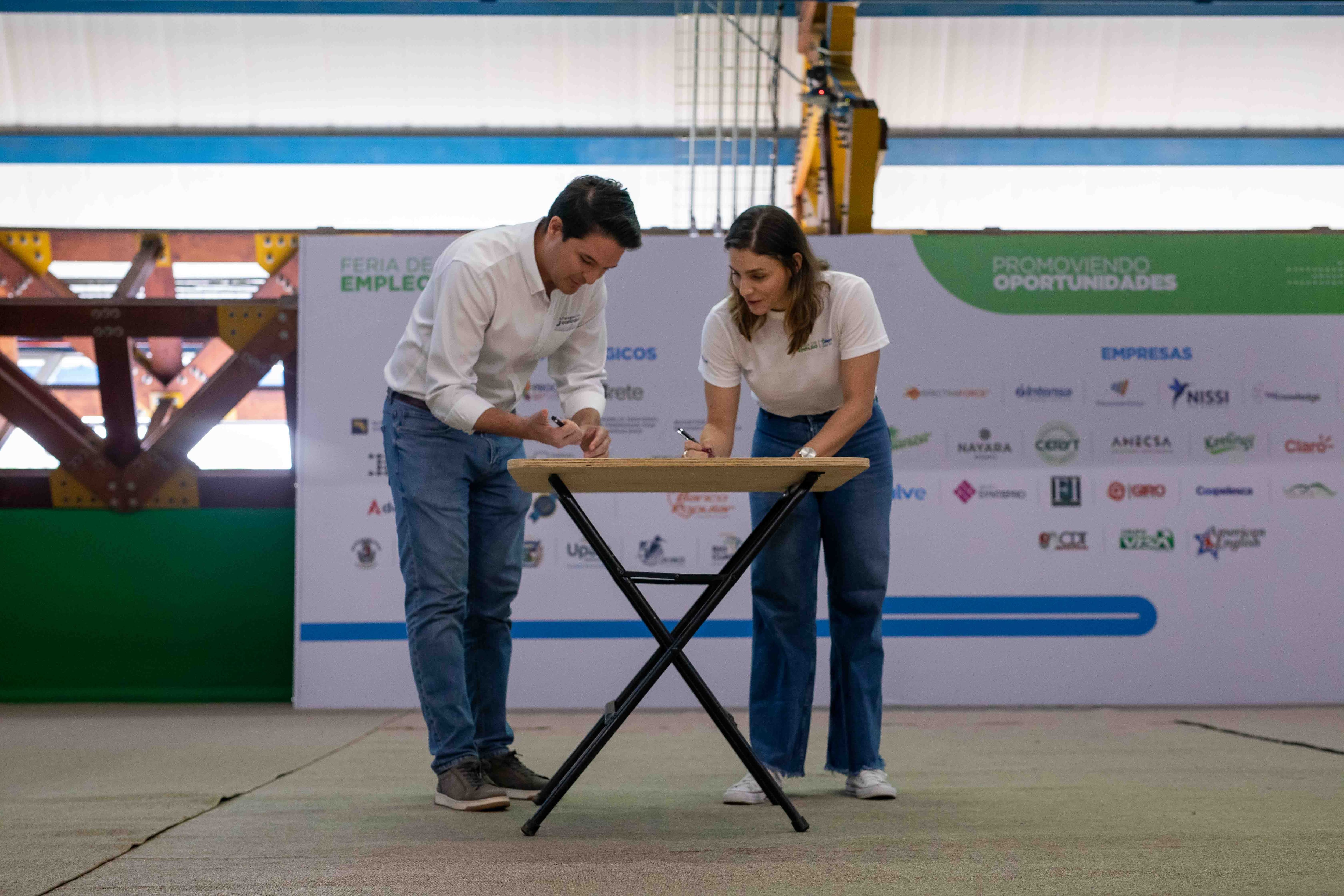 Procomer y Fundación Caricaco