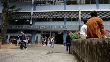 ¿En cuáles carreras cuesta más y en cuáles cuesta menos encontrar trabajo en Costa Rica? Tenemos los datos de 140 profesiones