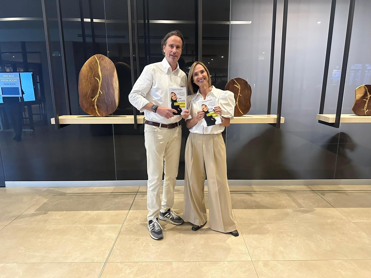 Nuevo libro de Karina Fischel, con prólogo de Víctor Luppers