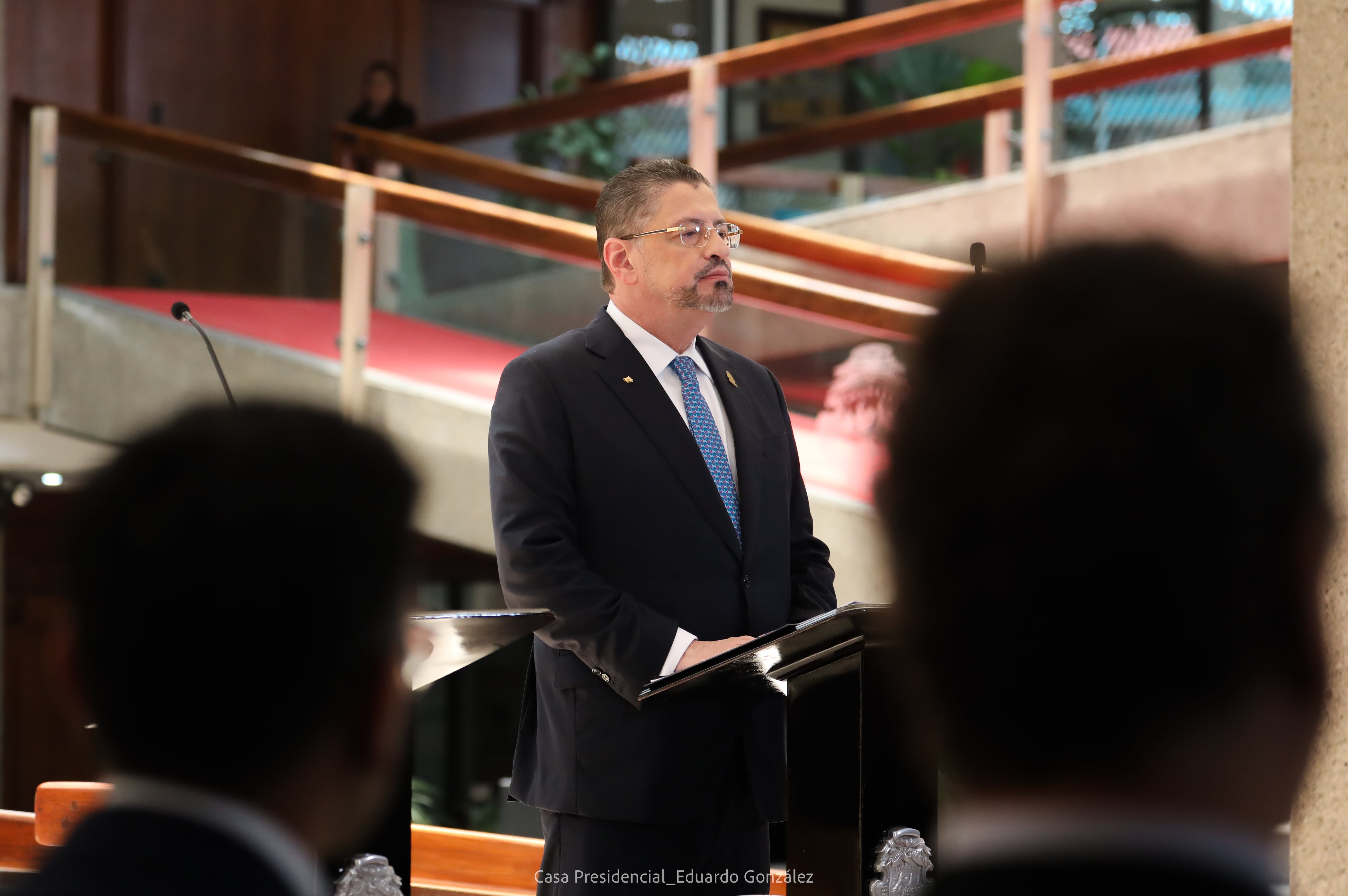 Imágenes de la conferencia de prensa del gobierno de Rodrigo Chaves del 2 de abril del 2025.