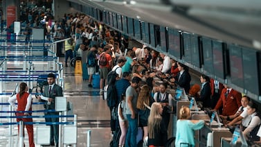 ¿Quiénes pueden “saltarse la fila” en el aeropuerto Juan Santamaría? Estas son las reglas del acceso preferencial