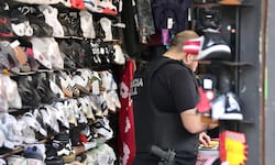 ¿Percibe que en ciertos locales venden productos falsificados o copias? Aquí las sanciones a las que se exponen esos comercios