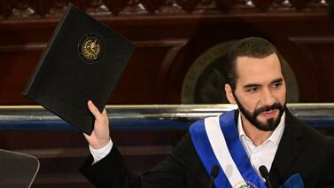 Bukele deja presidencia de El Salvador en busca de la reelección con permiso del Congreso