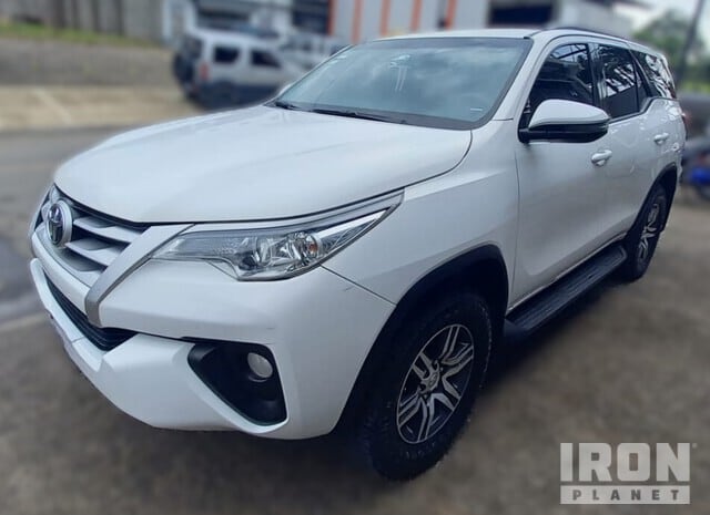 2019 Toyota Fortuner 4WD 6 Passenger SUV (N.º de artículo 13142186) que subasta ACNUR.