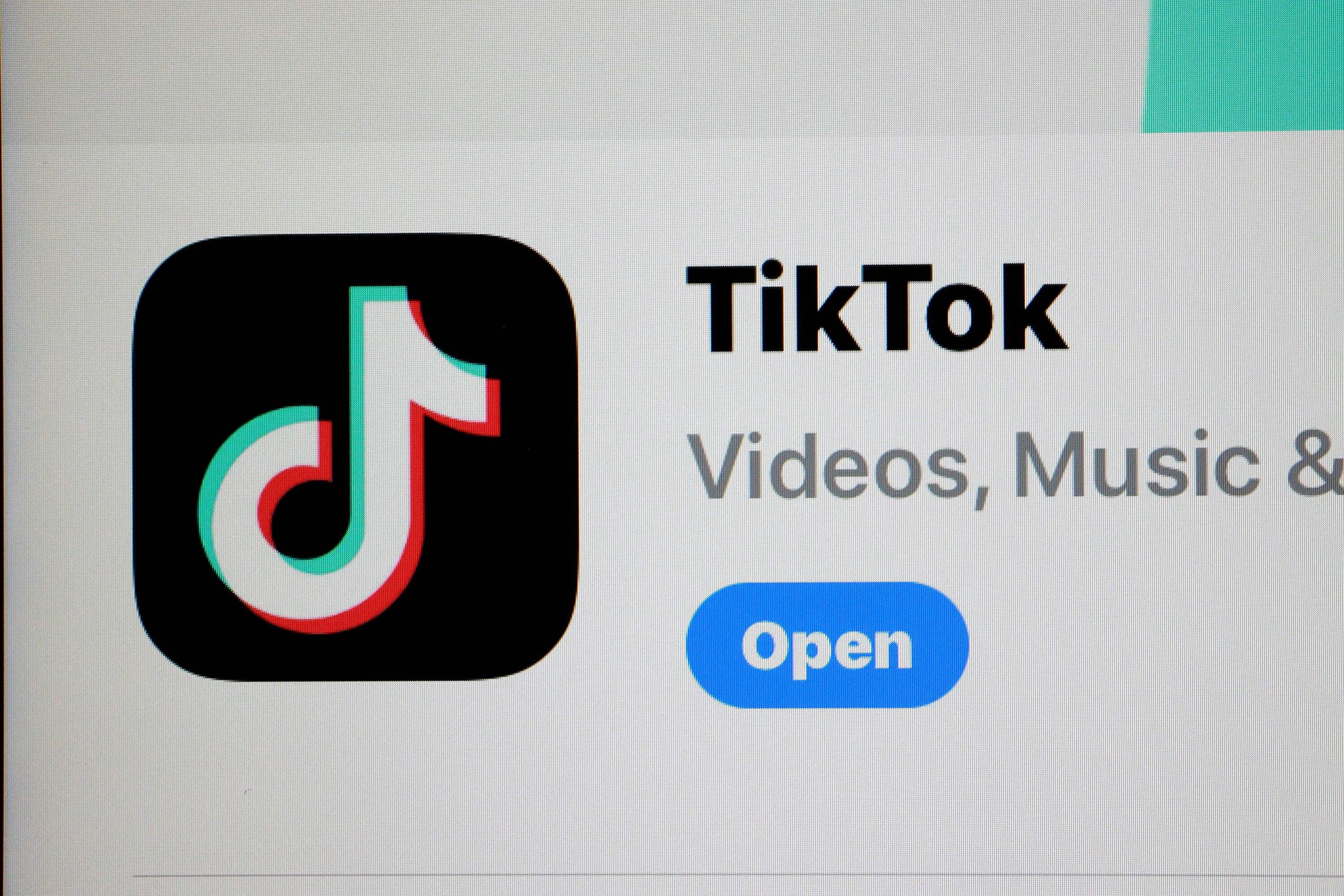 Logo de la aplicación TikTok en una pantalla, con opciones para abrir la aplicación, en el contexto de noticias sobre una orden judicial en Estados Unidos que afecta sus operaciones.
